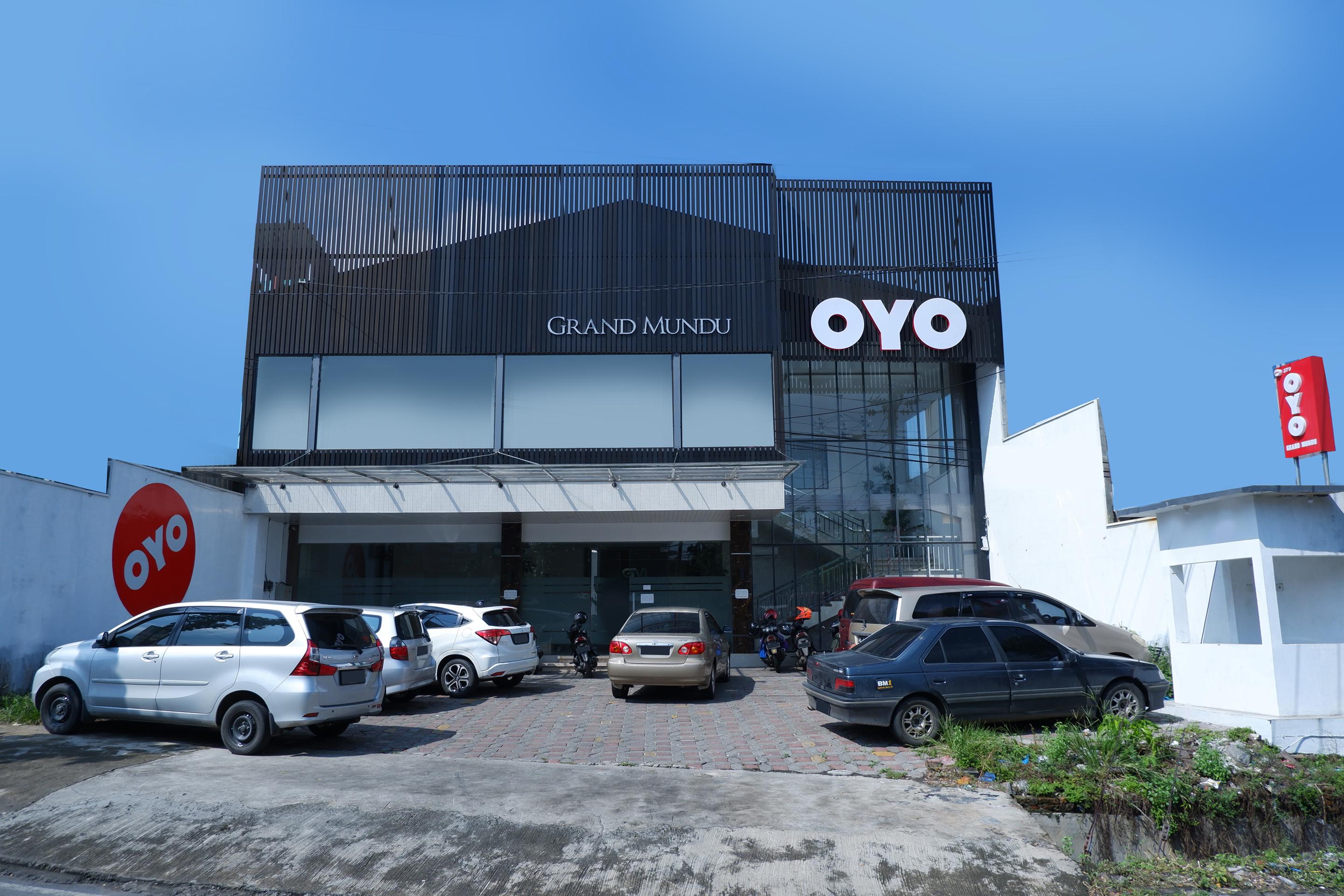 מלון סמאראנג Oyo 379 Grand Mundu מראה חיצוני תמונה