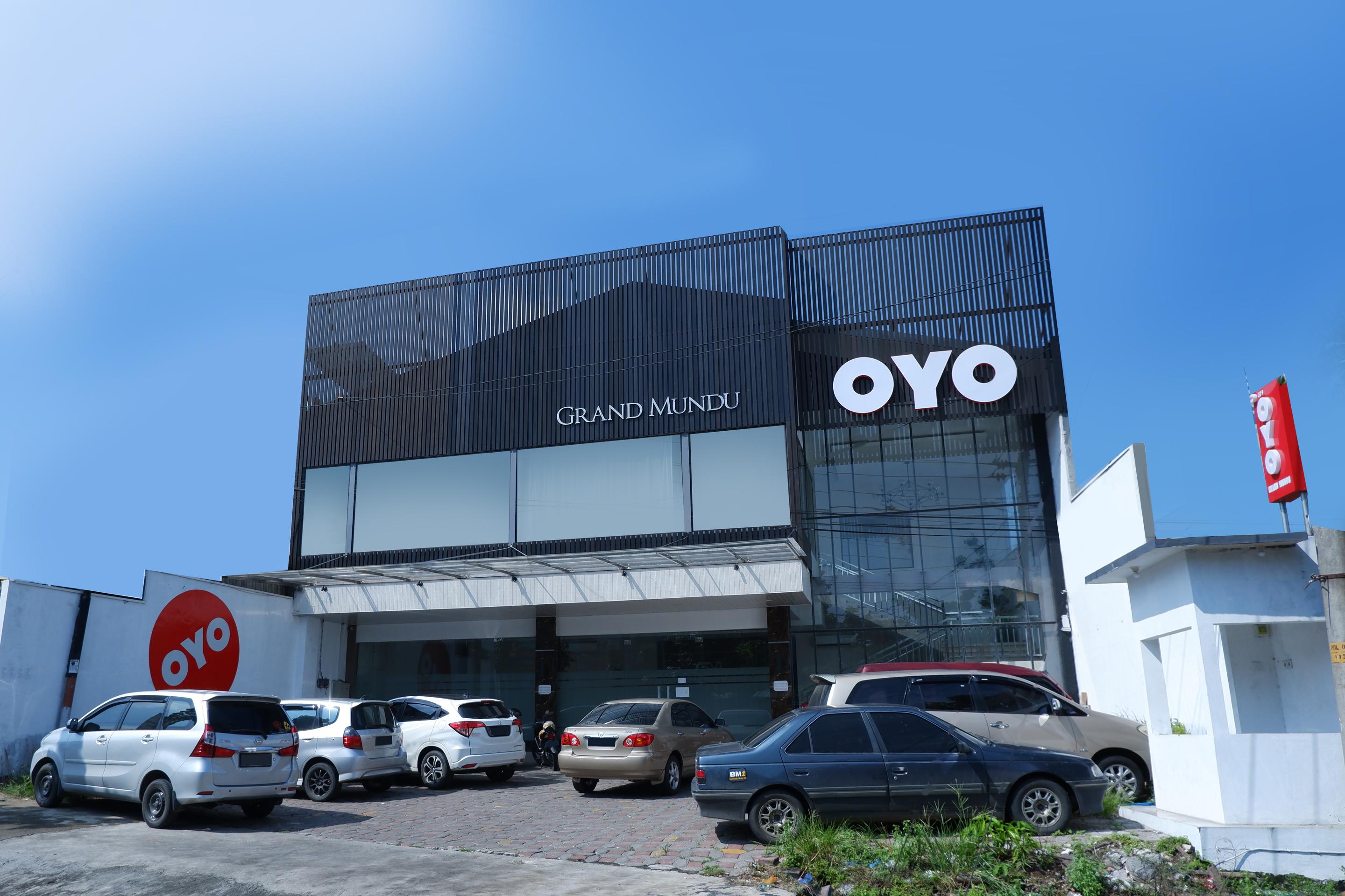 מלון סמאראנג Oyo 379 Grand Mundu מראה חיצוני תמונה